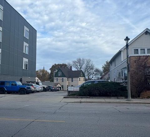 Photo of 2466 S Kinnickinnic Ave, Milwaukee, WI 53207 (MLS # 1942745)