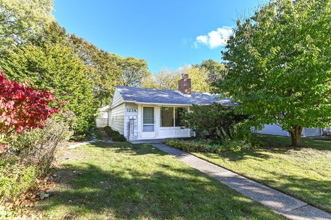 Photo of 3234 N 83rd St, Milwaukee, WI 53222 (MLS # 1941331)