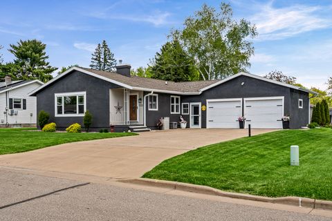 Photo of 1555 Young Dr W, Onalaska, WI 54650 (MLS # 1962601)