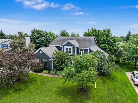 Photo of N51W16945 Fair Oak Pkwy, Menomonee Falls, WI 53051 (MLS # 1971047)