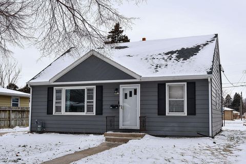 Photo of 2602 Henry St, Sheboygan, WI 53081 (MLS # 1948613)