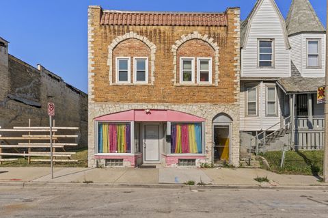 Photo of 2925 N Holton St, Milwaukee, WI 53212 (MLS # 1937122)