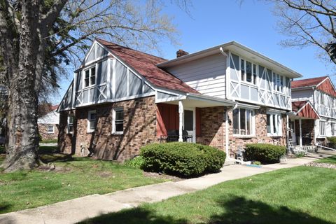 Photo of 5132 S King Arthurs Ct, Greenfield, WI 53221 (MLS # 1959086)