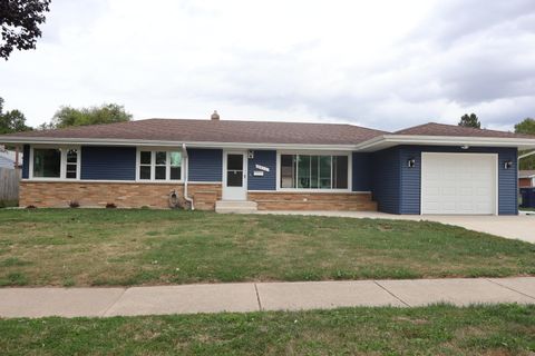 Photo of 2711 Hyacinth Ave, Janesville, WI 53545 (MLS # 1947366)