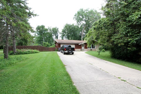 Photo of 5311 S Honey Creek Dr, Greenfield, WI 53221 (MLS # 1970962)