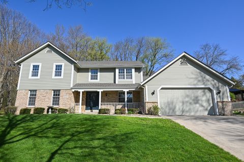 Photo of 822 S Comanche Ln, Waukesha, WI 53188 (MLS # 1959235)