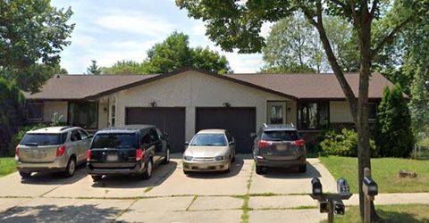 Photo of 830 Edgewood Dr, Green Bay, WI 54311 (MLS # 1955986)