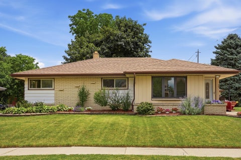 Photo of 5782 S New York Ave, Cudahy, WI 53110 (MLS # 1971251)