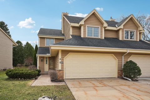 Photo of 7533 W Tuckaway Creek Dr, Franklin, WI 53132 (MLS # 1954160)