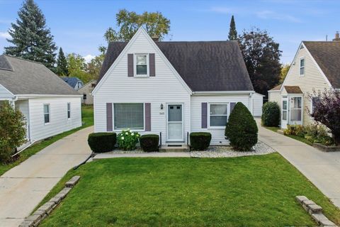 Photo of 7637 Eagle St, Wauwatosa, WI 53213 (MLS # 1951641)