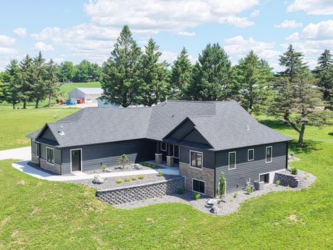 Photo of 1129 16th Fairway Dr, Viroqua, WI 54665 (MLS # 1971282)