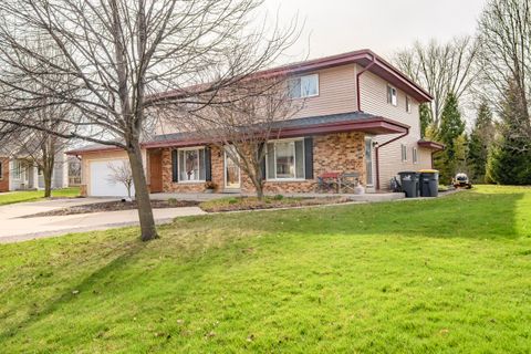 Photo of 1600 Stardust Dr, Waukesha, WI 53186 (MLS # 1957273)