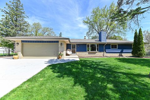 Photo of 15860 Brookhill Dr, Brookfield, WI 53005 (MLS # 1960938)