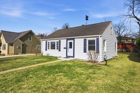 Photo of 1216 15th Ave, Grafton, WI 53024 (MLS # 1958016)