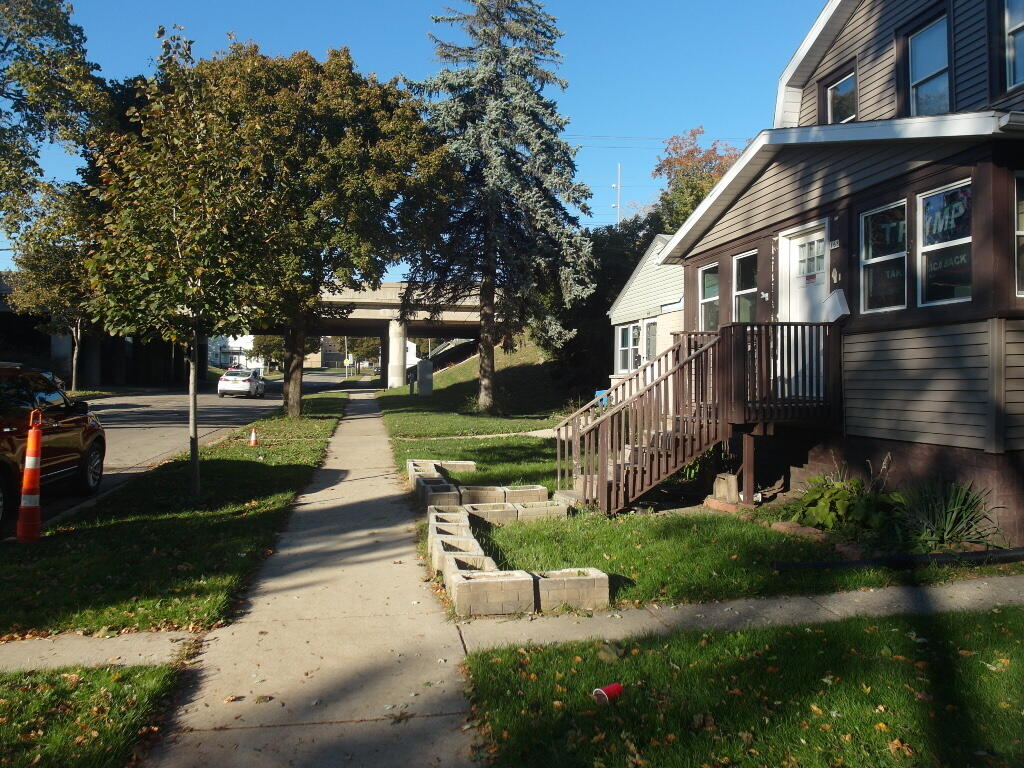 Milwaukee, Wisconsin 53214, United States, 3 Bedrooms Bedrooms, ,1 BathroomBathrooms,Residential,Active,235092
