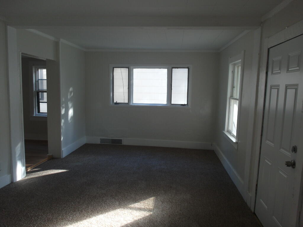 Milwaukee, Wisconsin 53214, United States, 3 Bedrooms Bedrooms, ,1 BathroomBathrooms,Residential,Active,235092