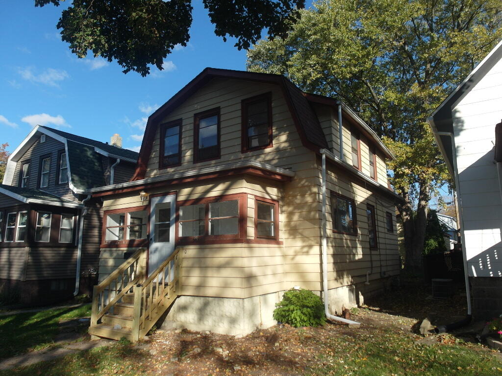Milwaukee, Wisconsin 53214, United States, 3 Bedrooms Bedrooms, ,1 BathroomBathrooms,Residential,Active,235092