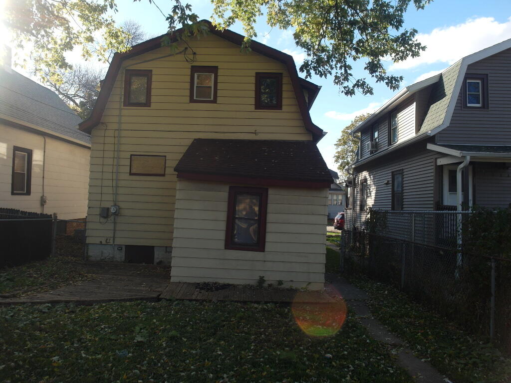 Milwaukee, Wisconsin 53214, United States, 3 Bedrooms Bedrooms, ,1 BathroomBathrooms,Residential,Active,235092