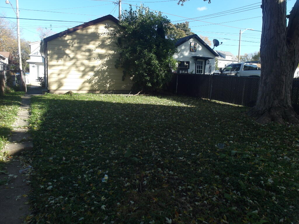 Milwaukee, Wisconsin 53214, United States, 3 Bedrooms Bedrooms, ,1 BathroomBathrooms,Residential,Active,235092