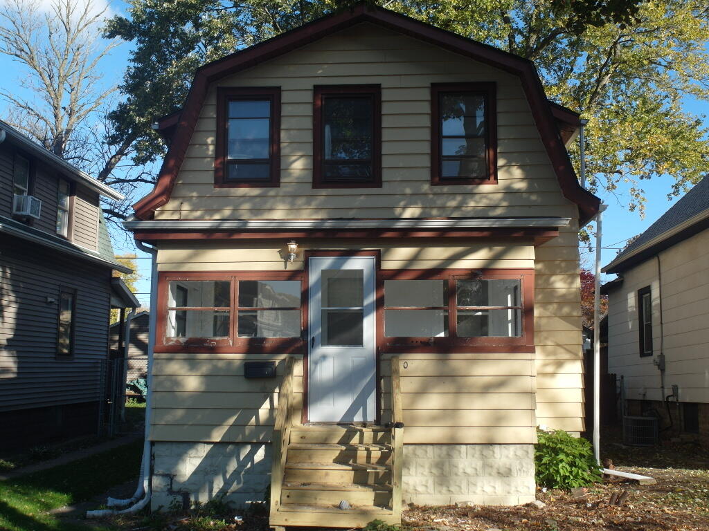 Milwaukee, Wisconsin 53214, United States, 3 Bedrooms Bedrooms, ,1 BathroomBathrooms,Residential,Active,235092
