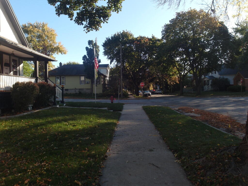 Milwaukee, Wisconsin 53214, United States, 3 Bedrooms Bedrooms, ,1 BathroomBathrooms,Residential,Active,235092