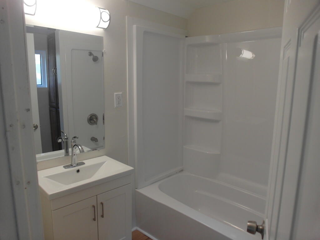 Milwaukee, Wisconsin 53214, United States, 3 Bedrooms Bedrooms, ,1 BathroomBathrooms,Residential,Active,235092