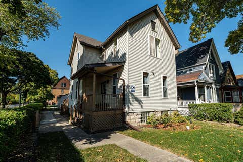 Photo of 201 N 36th St, Milwaukee, WI 53208 (MLS # 1967206)