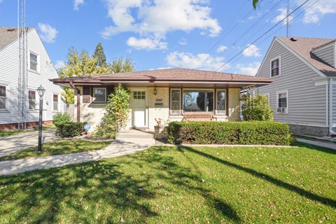 Photo of 3414 Pierce Blvd, Racine, WI 53405 (MLS # 1985447)