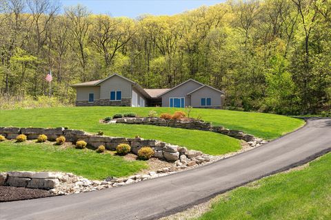 403 14th St N, La Crescent, MN 55947 - MLS#: 1917375