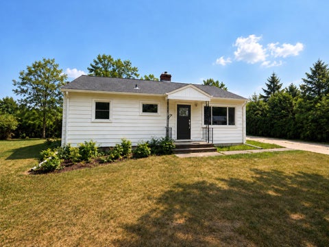 Photo of N98W16351 Concord Rd, Germantown, WI 53022 (MLS # 1984742)