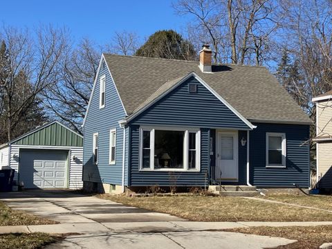 Photo of 425 N Webster St, Port Washington, WI 53074 (MLS # 1951051)