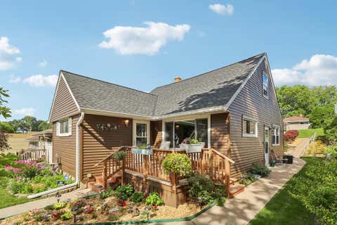 Photo of 4554 S 48th St, Greenfield, WI 53220 (MLS # 1976856)