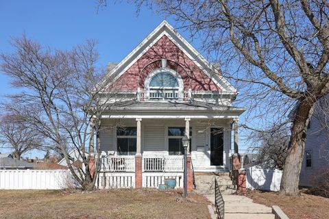 Photo of 3660 E Armour Ave, Cudahy, WI 53110 (MLS # 1950836)