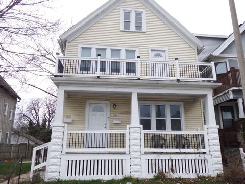 Photo of 2611 N Holton St, Milwaukee, WI 53212 (MLS # 1914964) Photo of 2611 N Holton St, Milwaukee, WI 53212 (MLS # 1914964)