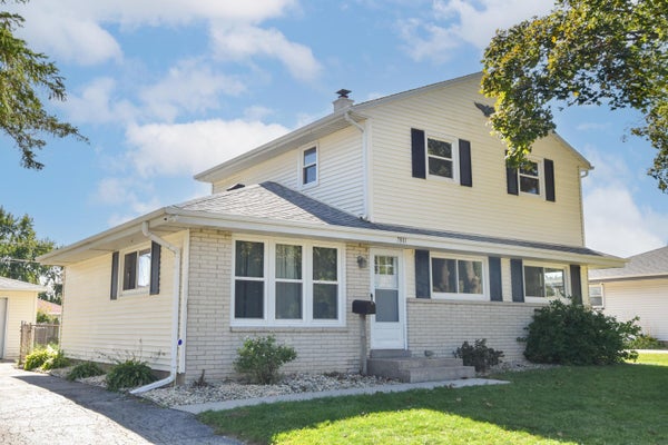 7801 W CLOVERNOOK ST, MILWAUKEE, WI 53223 - Image 4b42a069ba072bbb7675a135c59dc3ed/4108031058