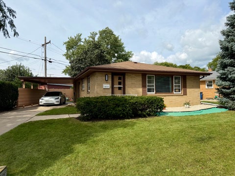 Photo of 1014 Fairway Dr, Racine, WI 53405 (MLS # 1980612)