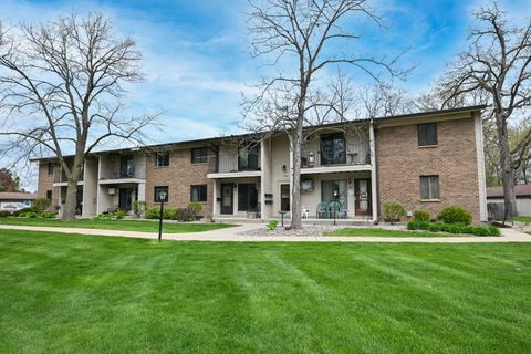 Photo of 1684 S Carriage Ln, New Berlin, WI 53151 (MLS # 1962593)