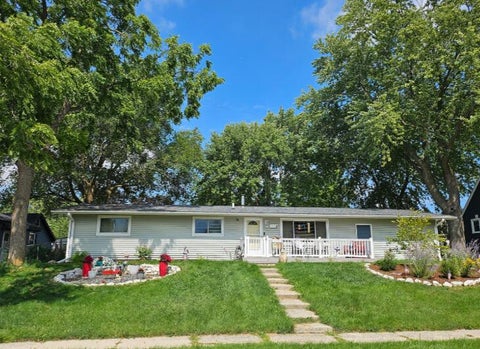 Photo of 1224 Mackinac Ave, South Milwaukee, WI 53172 (MLS # 1980960)