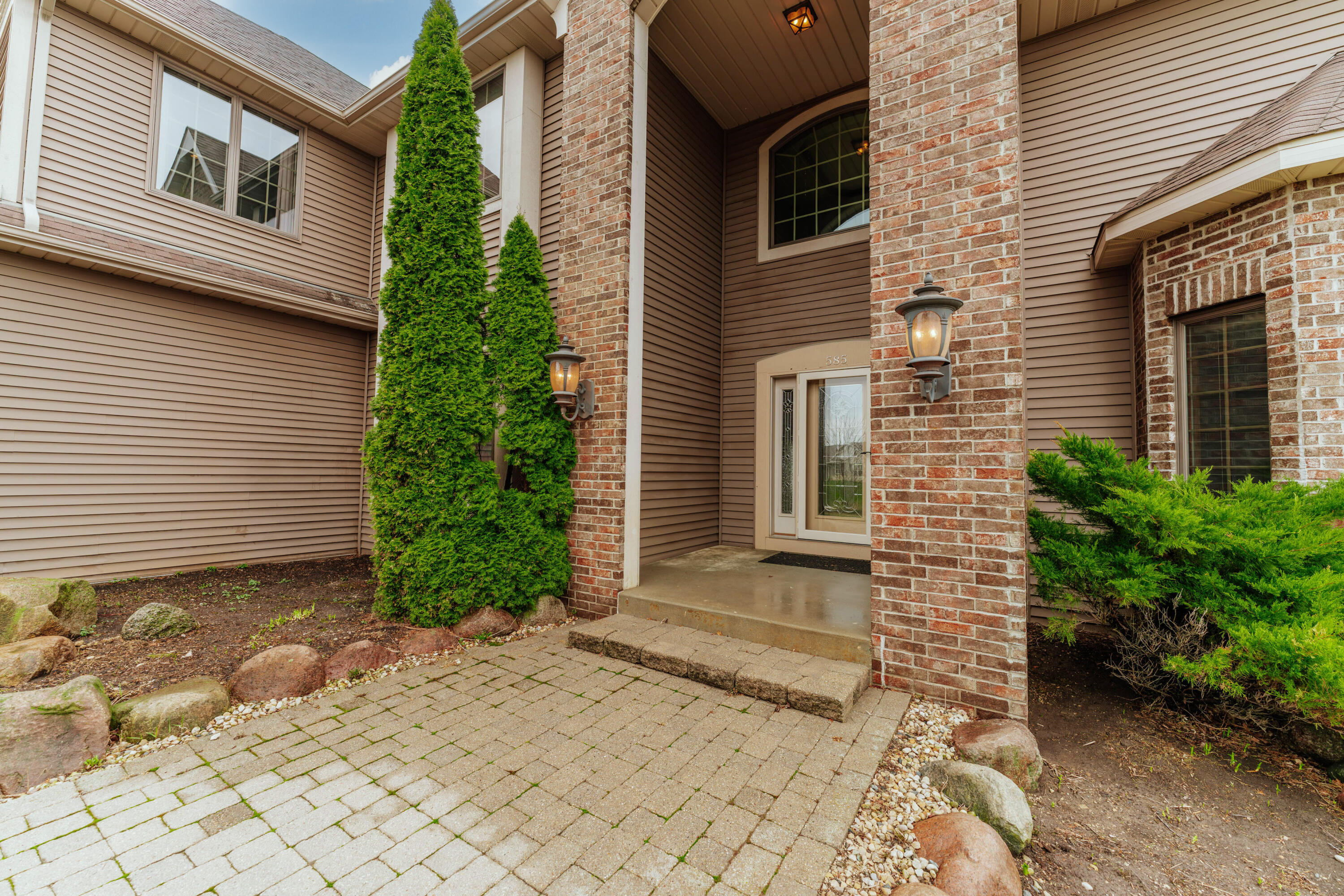 Farmington, Wisconsin 53021, United States, 5 Bedrooms Bedrooms, ,5 BathroomsBathrooms,Residential,Active,118428