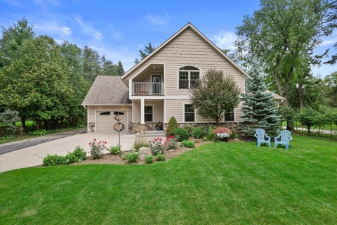 Photo of 3226 N Interlaken Dr, Summit, WI 53066 (MLS # 1986591)