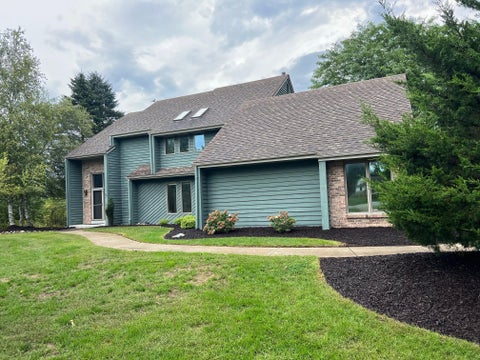 Photo of W253S11030 Hunters Ct, Vernon, WI 53149 (MLS # 1979167)