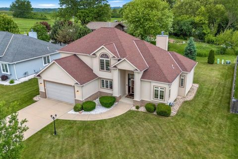 Photo of 5056 W Evergreen St, Franklin, WI 53132 (MLS # 1922024)