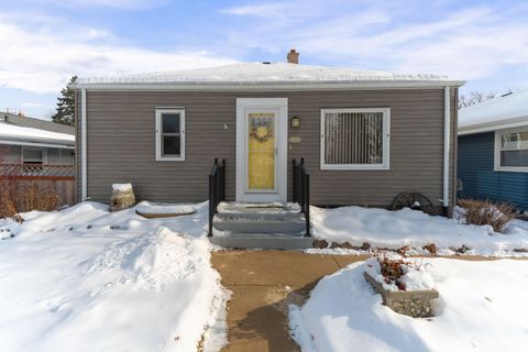 Photo of 4654 S 48th St, Greenfield, WI 53220 (MLS # 1945421)