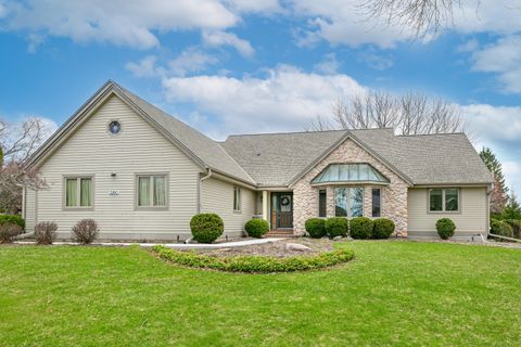 Photo of 3260 Cherry Hill Dr, Brookfield, WI 53005 (MLS # 1957668)