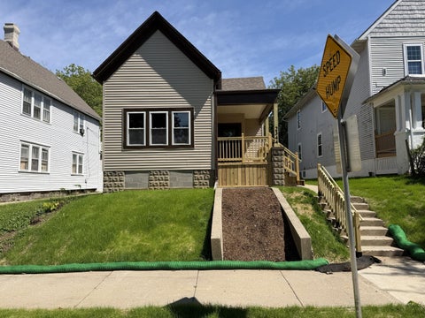 Photo of 2344 N Dr William Finlayson St, Milwaukee, WI 53212 (MLS # 1975231)