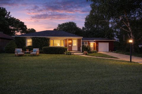 Photo of 2618 James Blvd, Racine, WI 53403 (MLS # 1957784)