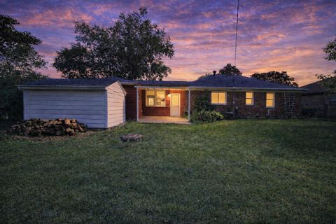 Photo of 2618 James Blvd, Racine, WI 53403 (MLS # 1957784)