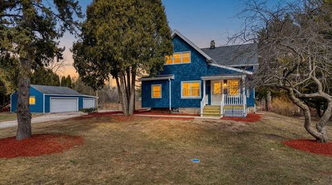 Photo of 1436 W Fiesta Ln, Mequon, WI 53092 (MLS # 1951817)