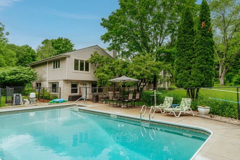 Photo of 19555 Benington Dr, Brookfield, WI 53045 (MLS # 1923262)