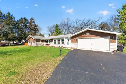 Photo of 33606 Bohner Dr, Burlington, WI 53105 (MLS # 1959171)